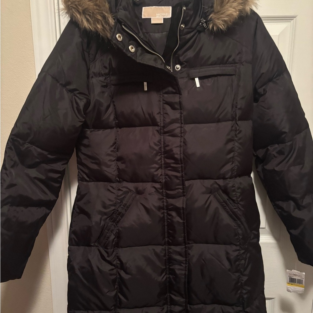 Women's Black Puffer Coat with Faux Fur Micheal kor, size M. NWT